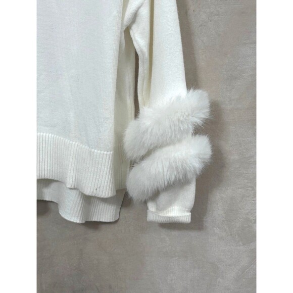 Philosophy by Republic Woman’s Size XL V-Neck White Sweater with Faux Fur Cuffs. - Picture 3 of 12